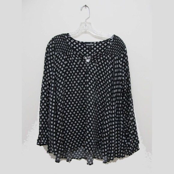 Express Loose Fitting Black/White Top Size Small - Picture 1 of 4